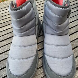 Merrell BIG KID Puffer boots - as NEW, no box